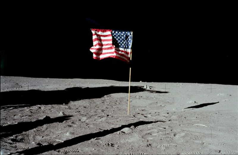 USA / MOND 384400km